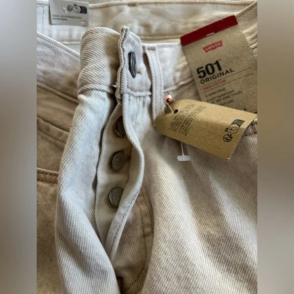 Levi's Cream Straight Leg Jeans - Picture 6 of 6